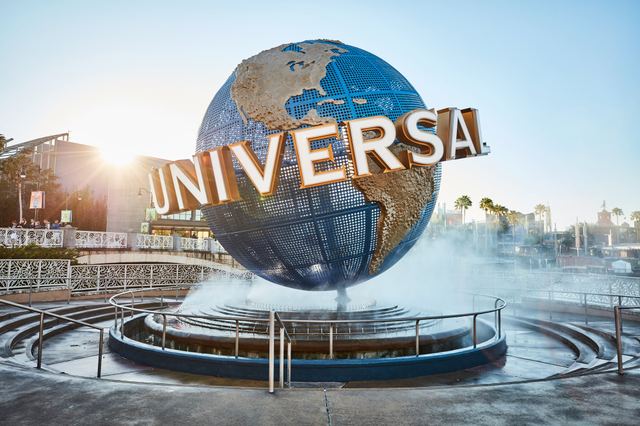 The Universal globe fountain at Universal Orlando